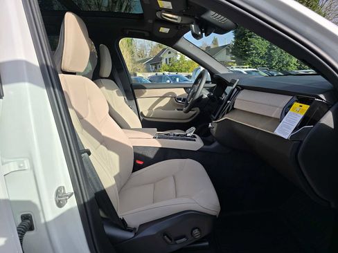 New 2026 Volvo XC90 B6 Plus w/ Protection Package Premier AWD/4WD image 19