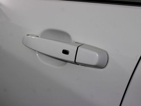 Used 2023 Chevrolet Equinox LT w/ Driver Convenience Package image 43