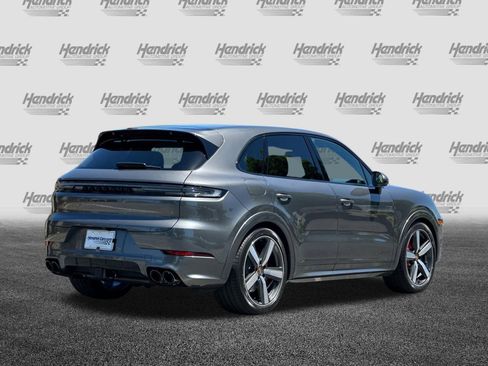 Used 2025 Porsche Cayenne GTS AWD/4WD image 5
