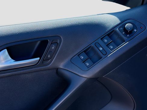 Used 2015 Volkswagen Tiguan S image 22