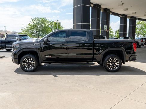 Used 2025 GMC Sierra 1500 AT4 w/ Technology Package AWD/4WD image 4