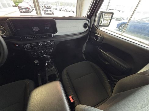 Used 2025 Jeep Wrangler Sport S image 34