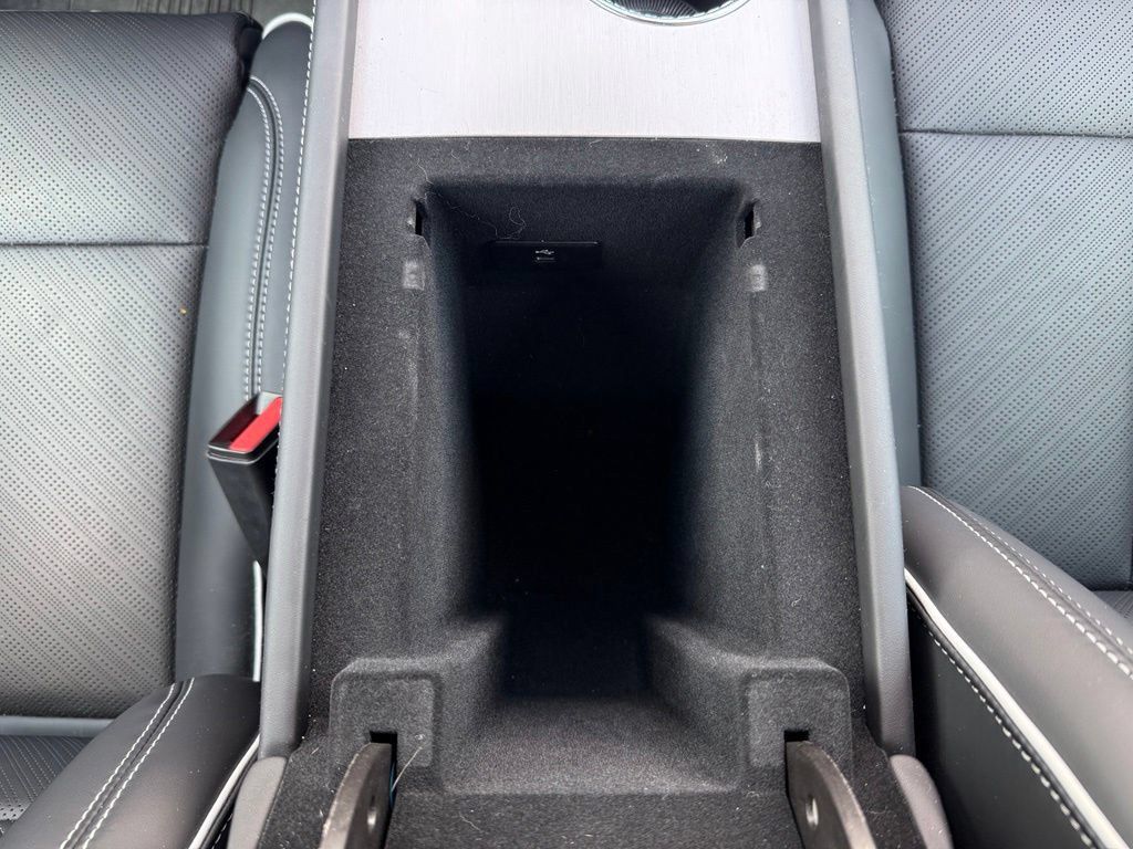 Certified 2026 Cadillac Vistiq Platinum w/ LPO, Floor Liner Package AWD/4WD image 27