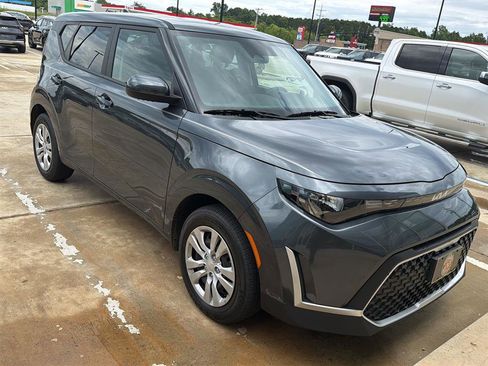 Used 2025 Kia Soul LX FWD image 4
