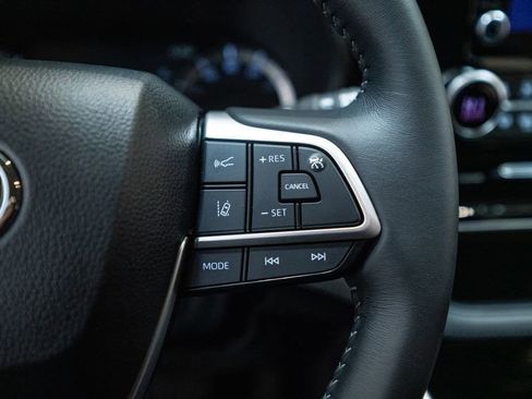 Certified 2025 Toyota Highlander LE AWD/4WD image 19