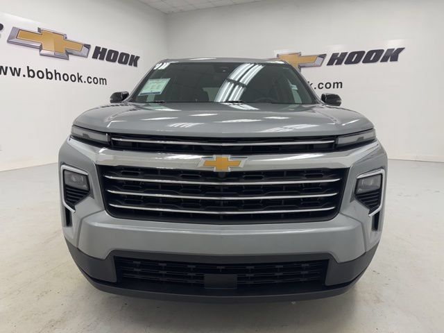 Used 2026 Chevrolet Traverse LT FWD image 2