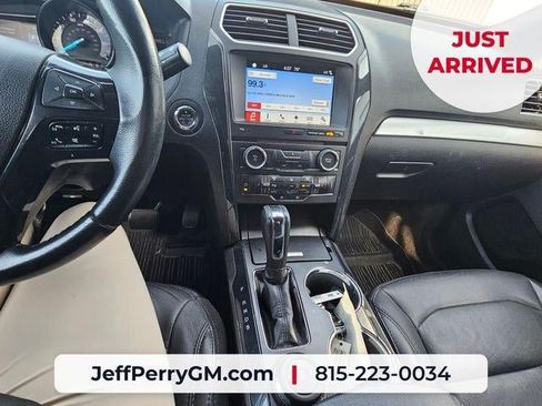 Used 2017 Ford Explorer XLT w/ Equipment Group 202A AWD/4WD image 21