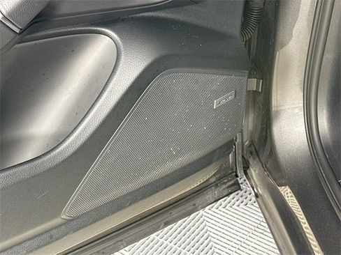 Used 2019 Porsche Cayenne image 33