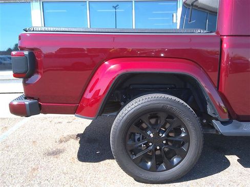 Used 2021 Jeep Gladiator Overland AWD/4WD image 4