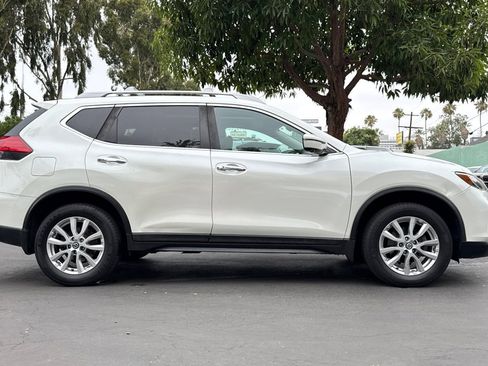 Used 2017 Nissan Rogue SV AWD/4WD image 3