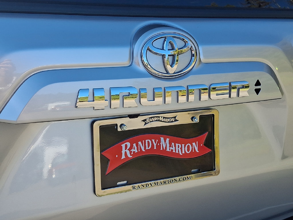 Used 2022 Toyota 4Runner SR5 AWD/4WD image 30