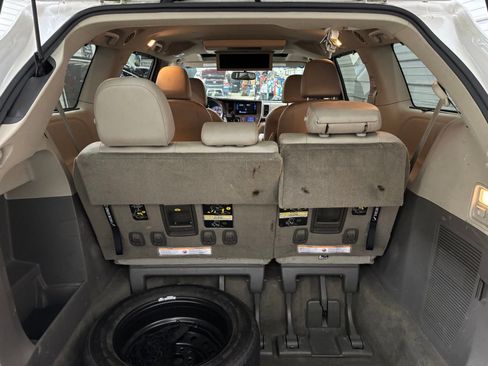 Used 2016 Toyota Sienna XLE Premium AWD/4WD image 35