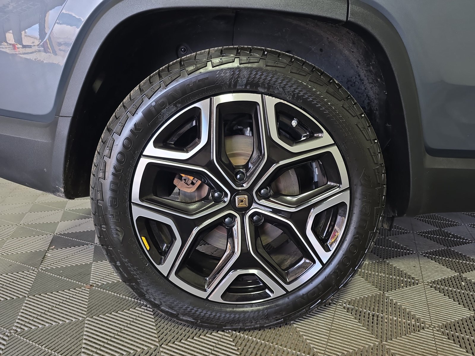 Used 2022 Rivian R1S Launch Edition Quad AWD/4WD image 12