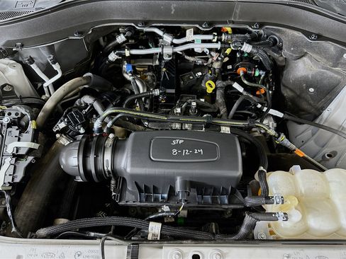 Used 2024 Ford Explorer XLT w/ Equipment Group 202A image 33