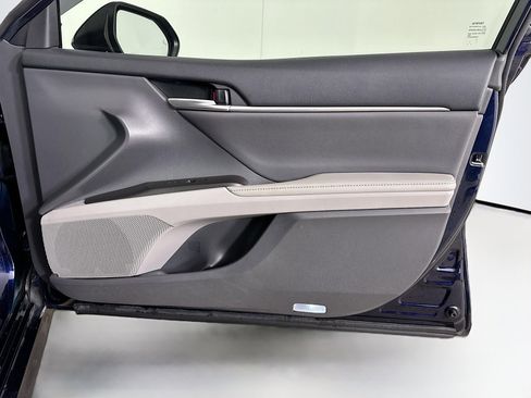 Used 2021 Toyota Camry XLE image 32