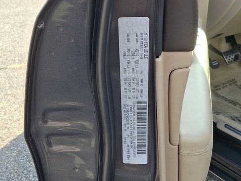 Used 2017 Jeep Grand Cherokee Overland image 28