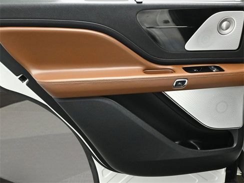 Used 2021 Lincoln Aviator Reserve w/ Equipment Group 210A image 14