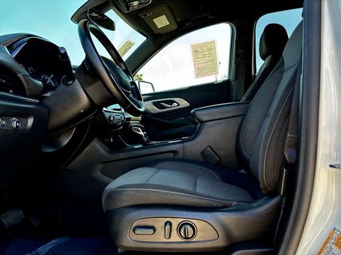 Used 2023 Chevrolet Traverse LT image 12