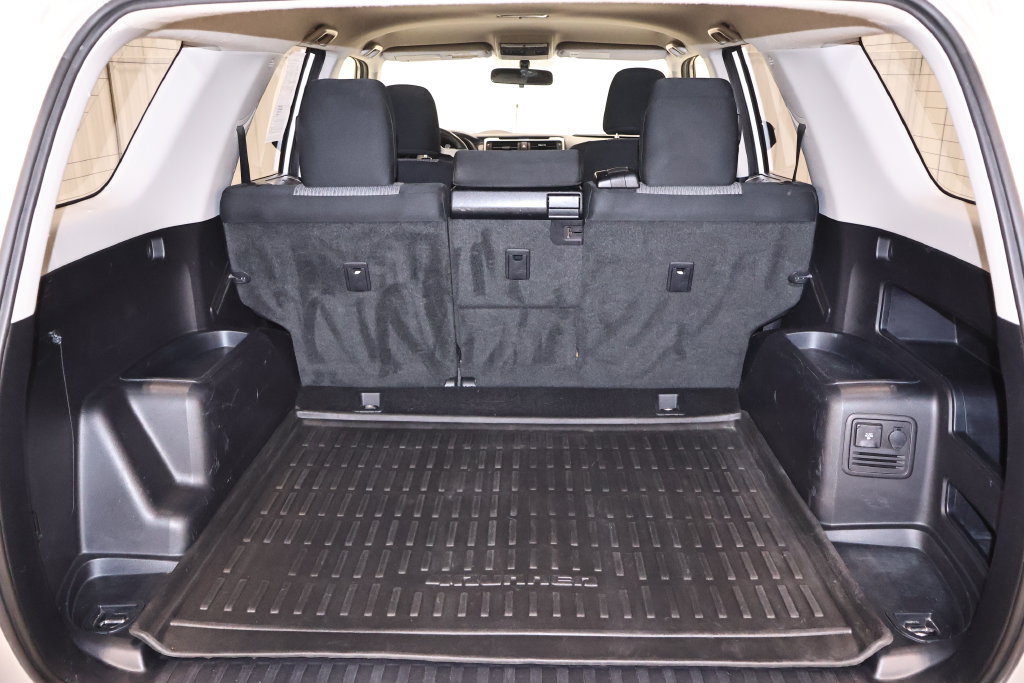 Used 2016 Toyota 4Runner SR5 AWD/4WD image 32