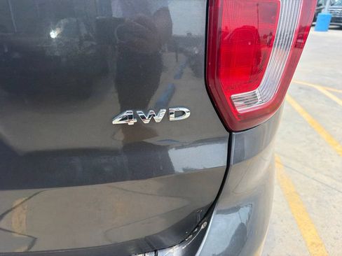 Used 2018 Ford Explorer XLT w/ Equipment Group 202A AWD/4WD image 9