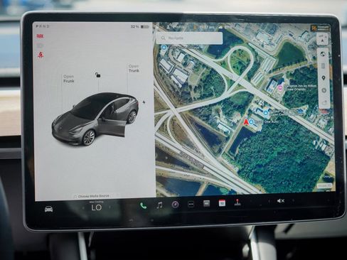 Used 2018 Tesla Model 3 RWD image 12