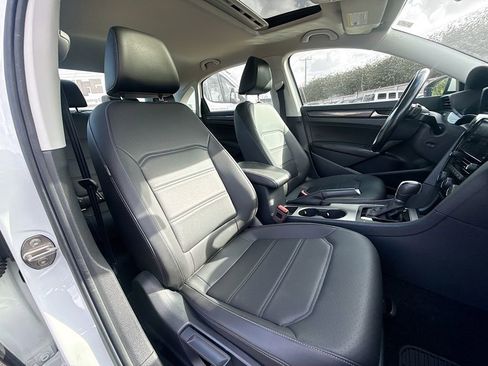 Used 2020 Volkswagen Passat 2.0T R-Line image 32