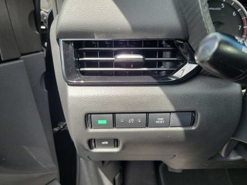 Used 2022 Nissan Sentra SV w/ All-Weather Package FWD image 28
