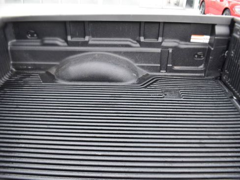 Used 2025 Nissan Frontier SV RWD image 11