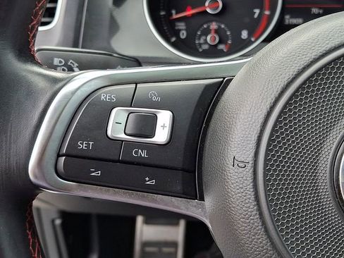 Used 2017 Volkswagen GTI SE FWD image 18