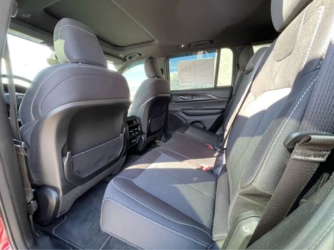 Used 2025 Jeep Grand Cherokee Laredo X w/ Luxury Tech Group I image 24