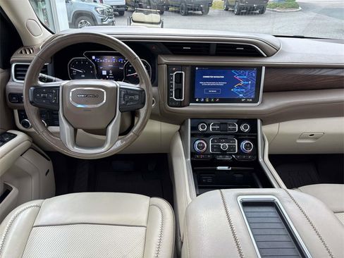Used 2021 GMC Yukon Denali w/ Denali Ultimate Package image 14