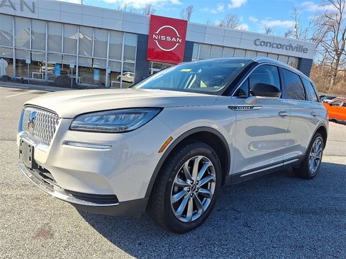 Used 2022 Lincoln Corsair AWD w/ Premium Package image 3