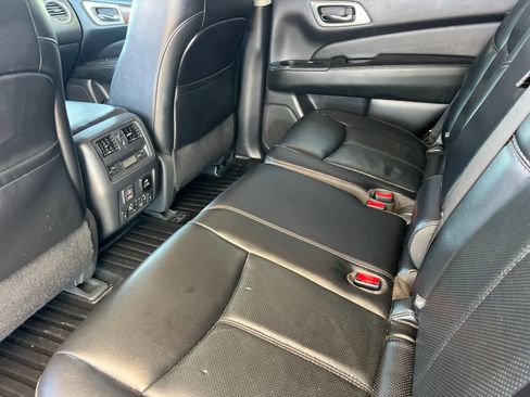 Used 2018 Nissan Pathfinder Platinum FWD image 5