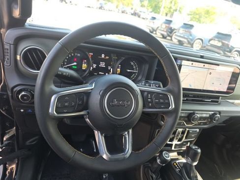 Used 2024 Jeep Wrangler High Altitude AWD/4WD image 19