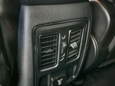 Used 2019 Jeep Grand Cherokee Altitude RWD image 27