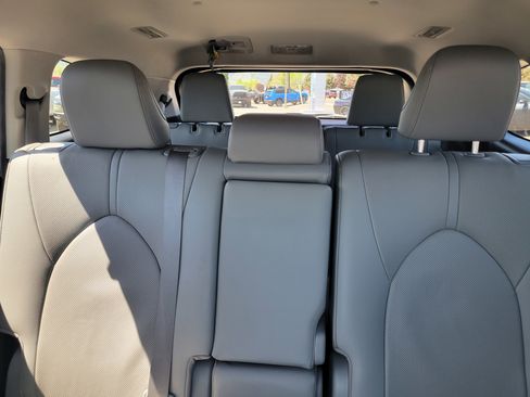 Used 2020 Toyota Highlander Limited AWD/4WD image 25