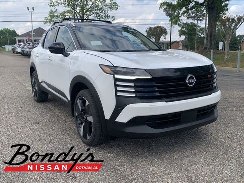 New 2026 Nissan Kicks SR w/ Cold Weather Package FWD image 1