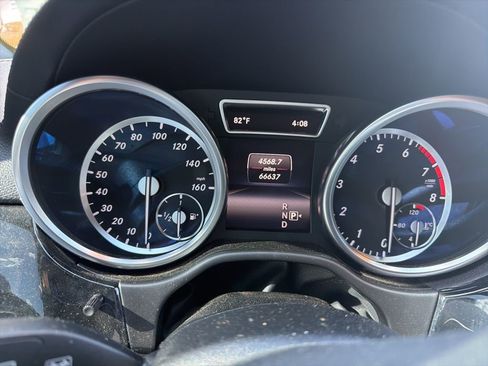 Used 2014 Mercedes-Benz GL 550 4MATIC image 7