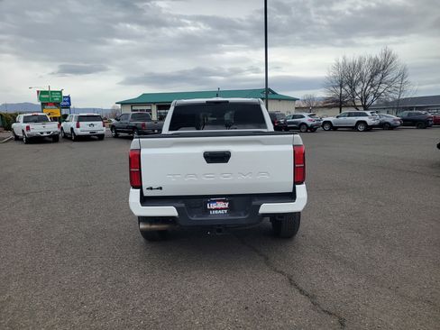 Used 2024 Toyota Tacoma TRD Off-Road image 4