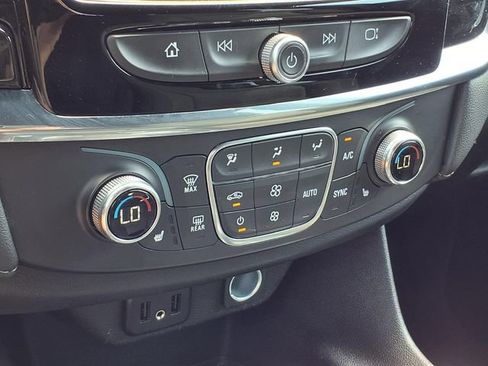 Used 2023 Chevrolet Traverse LT AWD/4WD image 13