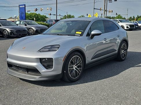 Used 2025 Porsche Macan 4 Electric AWD/4WD image 17
