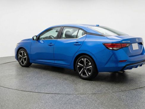 Used 2025 Nissan Sentra SV FWD image 5