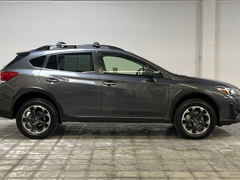 Used 2023 Subaru Crosstrek 2.0i Premium image 3
