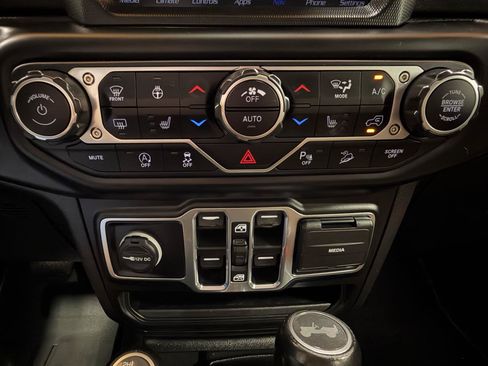 Used 2020 Jeep Wrangler Unlimited Sahara AWD/4WD image 19