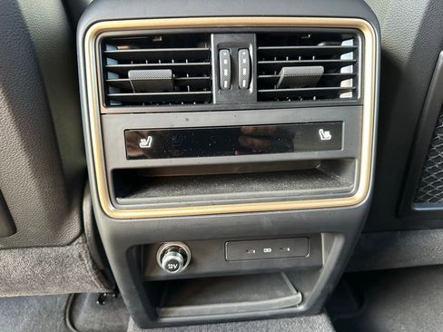 Certified 2025 Porsche Cayenne Turbo AWD/4WD image 38