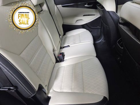 Used 2016 Kia Sorento SX image 19