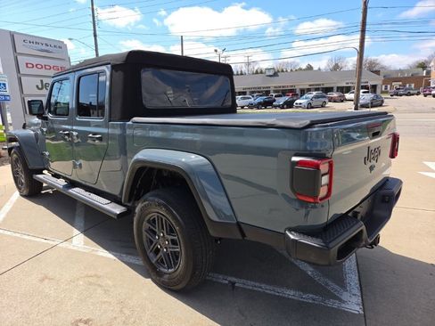 Used 2024 Jeep Gladiator Sport image 10
