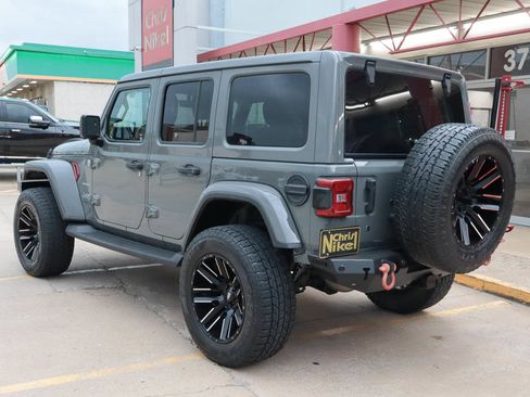 Used 2019 Jeep Wrangler Unlimited Sahara AWD/4WD image 6