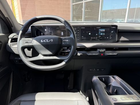 Used 2024 Kia EV9 Light Long Range RWD image 16