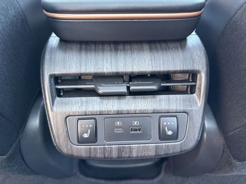 Used 2023 Nissan Ariya AWD image 18